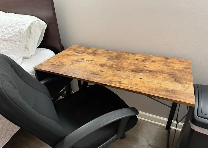 Homestay Close To Downtown - Free Parking *