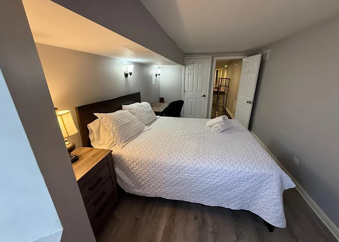 Close To Downtown - Free Parking *