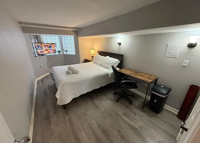 Homestay Close To Downtown - Free Parking *