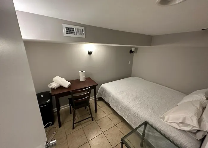 Homestay Close To Downtown - Free Parking *