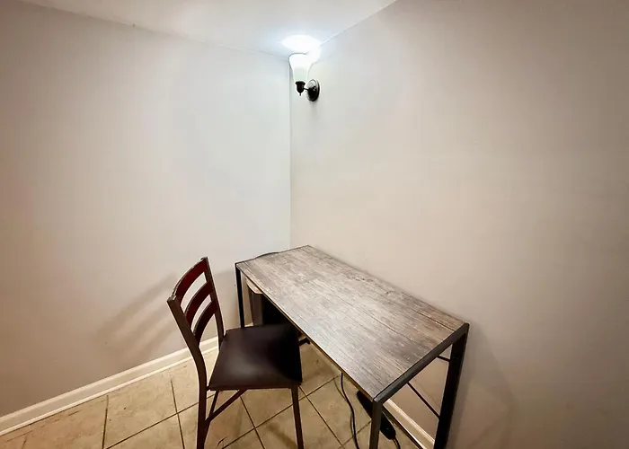 Close To Downtown - Free Parking Homestay Chicago