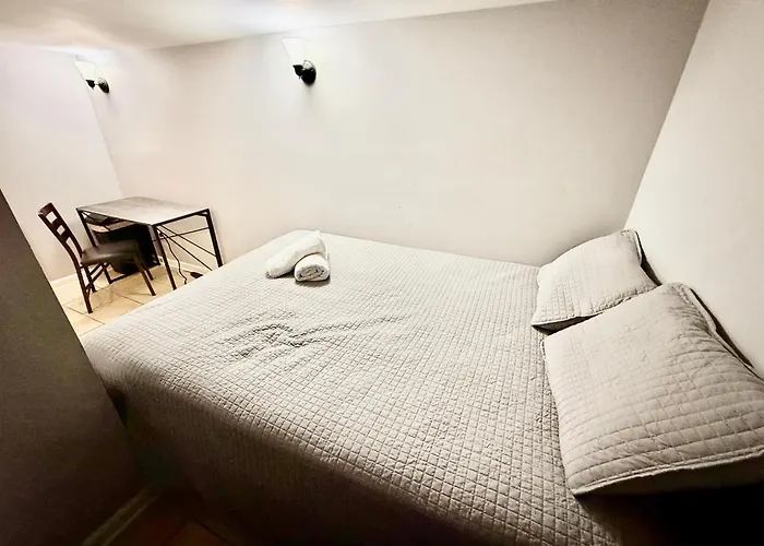 Close To Downtown - Free Parking Homestay