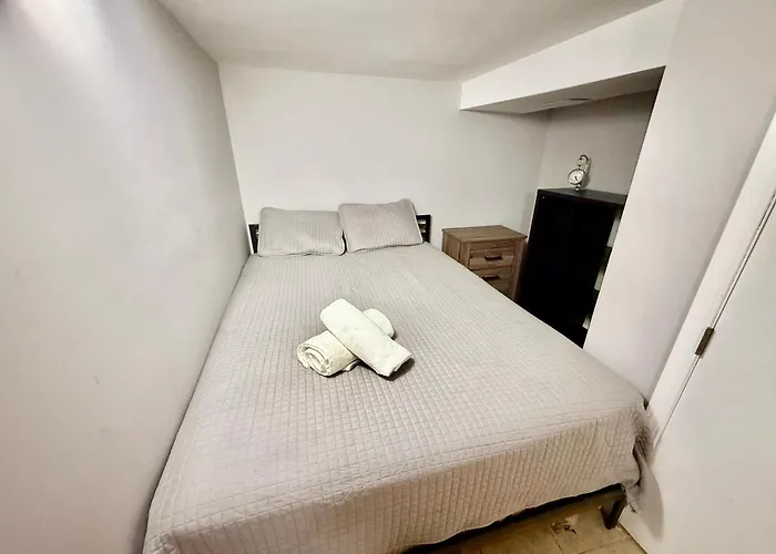 Homestay Close To Downtown - Free Parking *